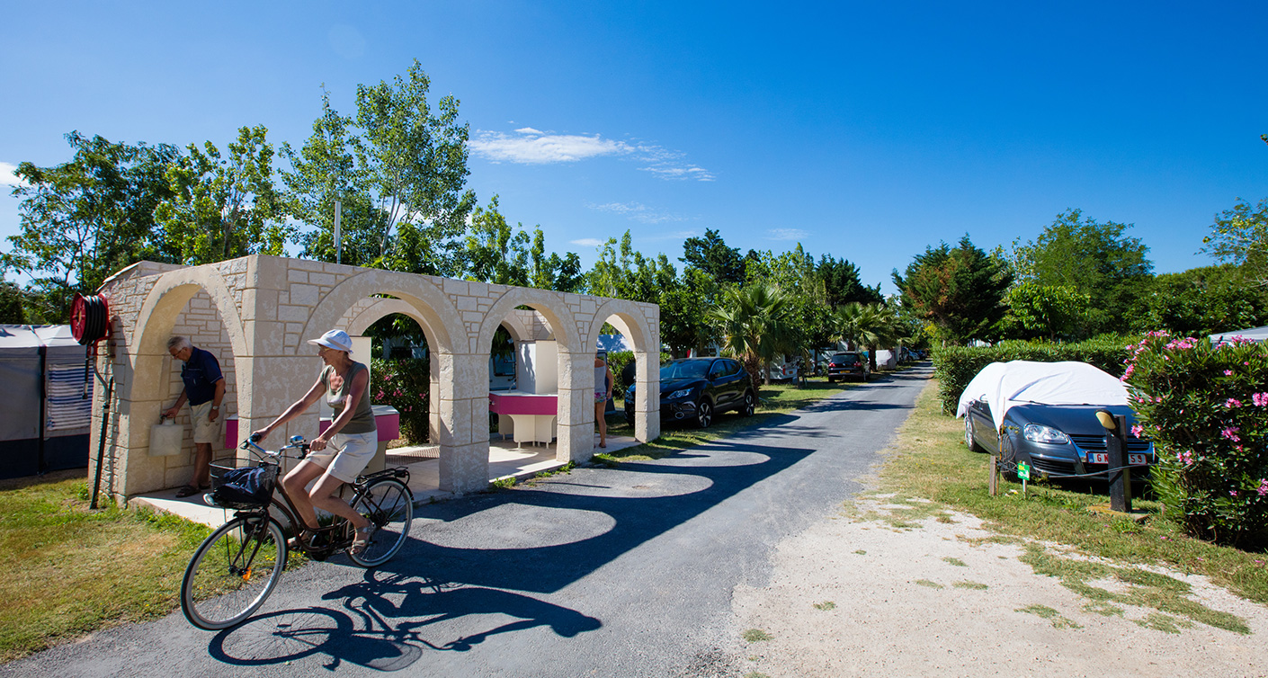 Camping 4 étoiles à Agde le Neptune, labellisé Accueil Vélo. Halte idéale pour cyclotouristes