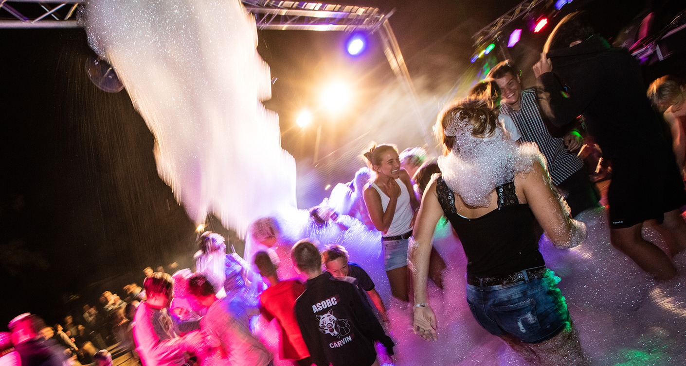 Avondanimatie op de 4-sterrencamping Le Neptune in Agde