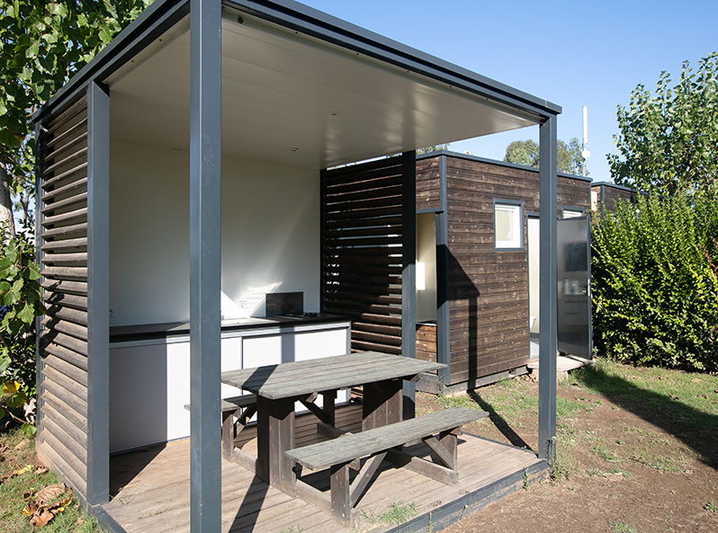 Premiumplaatsen met eigen keuken op de 4-sterrencamping Le Neptune in Agde