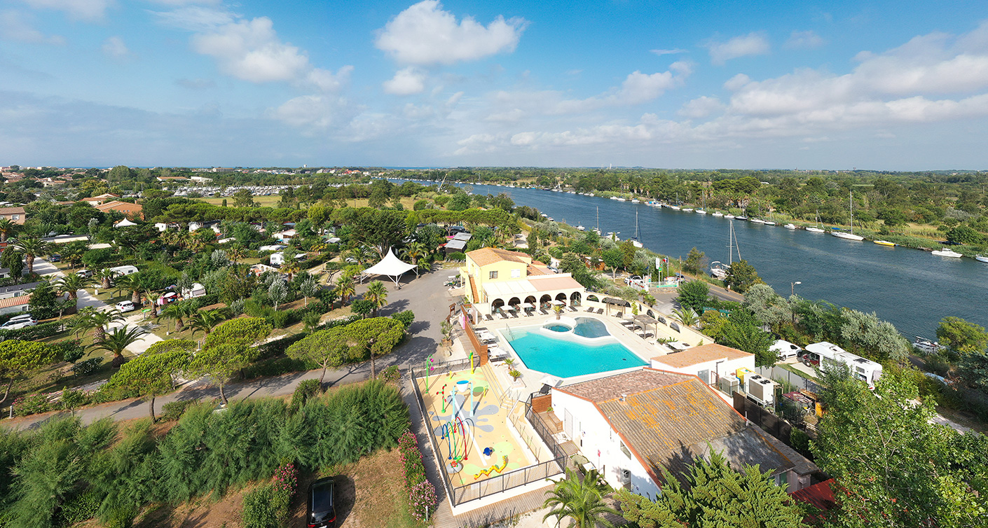 Vue aérienne du camping 4 étoiles à Agde le Neptune