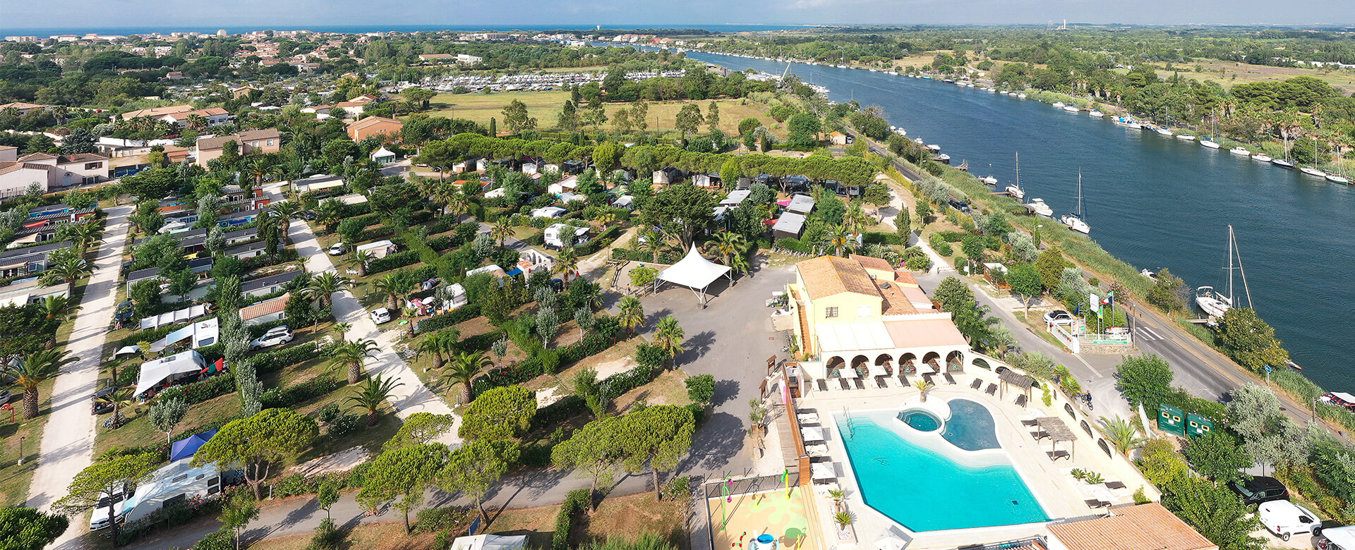 Verhuur van staanplaats en stacaravan camping Agde le Neptune