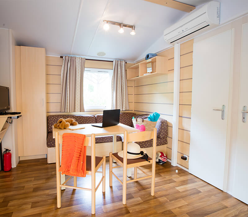 Coin repas mobil-home gamme premium luxe 33m² - Camping Agde Le Neptune