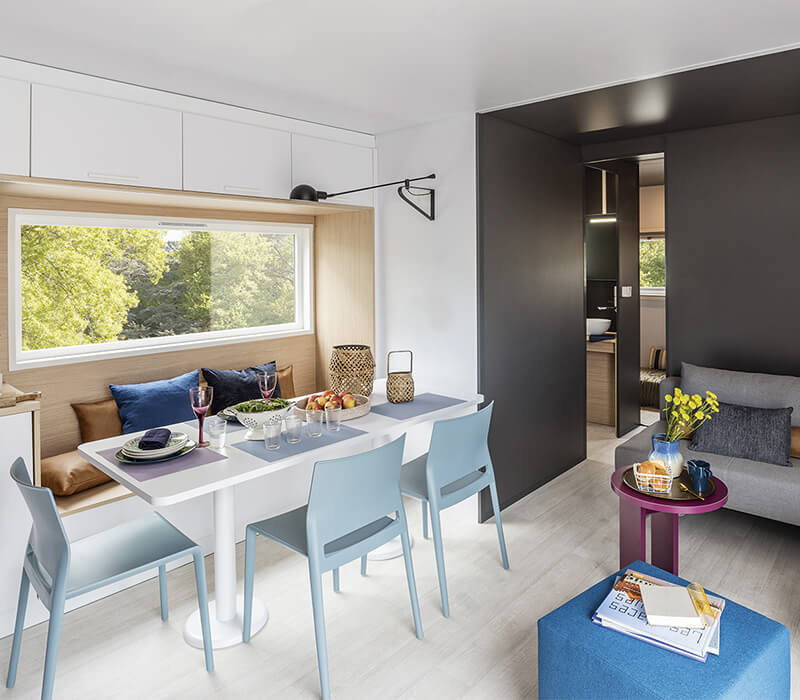 Premium range 40m² mobile home dining area - Camping Le Neptune Agde