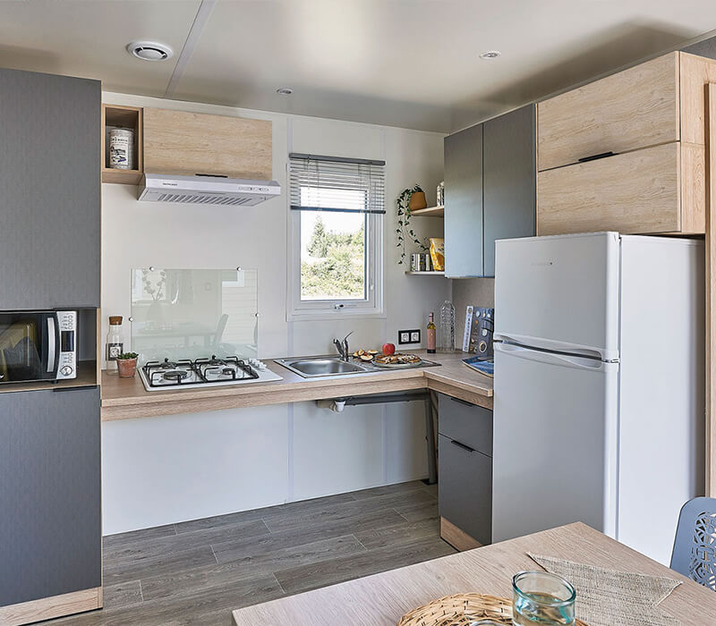 Disabled premium range 33m² mobile home kitchenette - Camping Le Neptune Agde