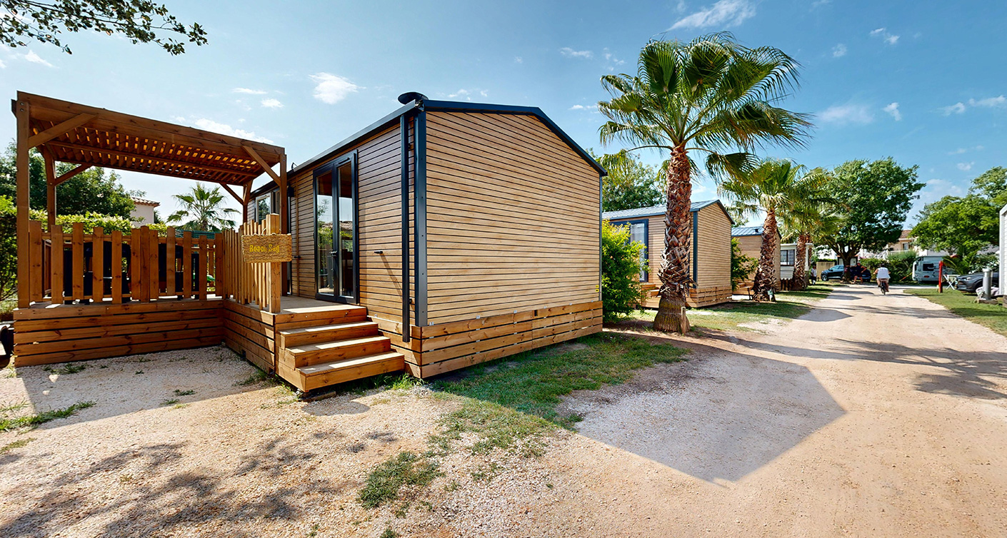 Außenansicht des Mobilheims Premium 29 m², zu mieten auf dem 4-Sterne-Campingplatz Le Neptune in Agde