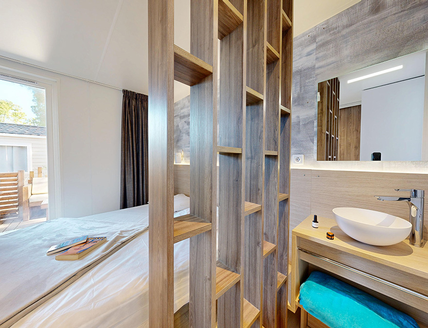 Badezimmer des Mobilheims Premium 29 m² zur Miete auf dem 4-Sterne-Campingplatz Le Neptune in Agde