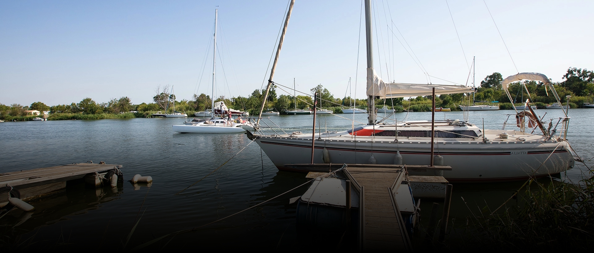Ponton au port du Grau d’Agde, pour pratiquer la pêche tout près du camping le Neptune